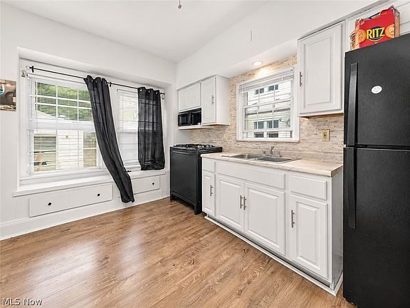 3rd image of 3344 W 120th St