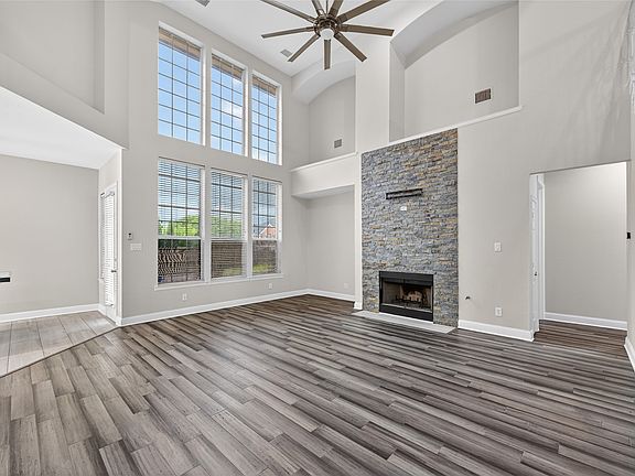 3rd image of 1901 Winchester Dr