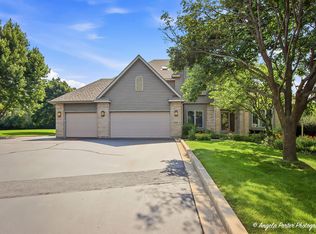 8420 Saint Moritz Dr, Spring Grove, IL 60081