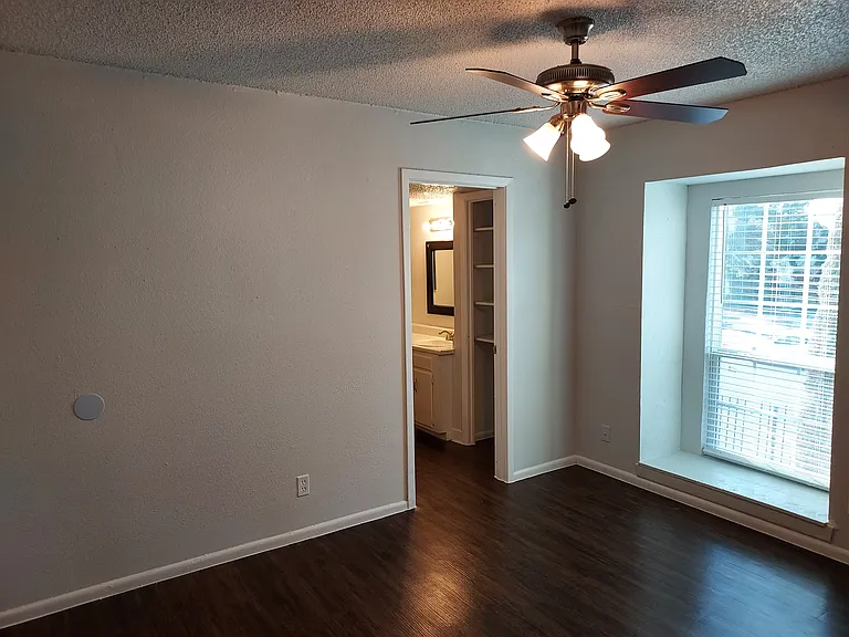 Marbach Manor Apartments — Photo 20
