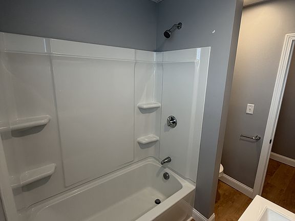 5th image of 2111-2113 Acushnet Ave #11
