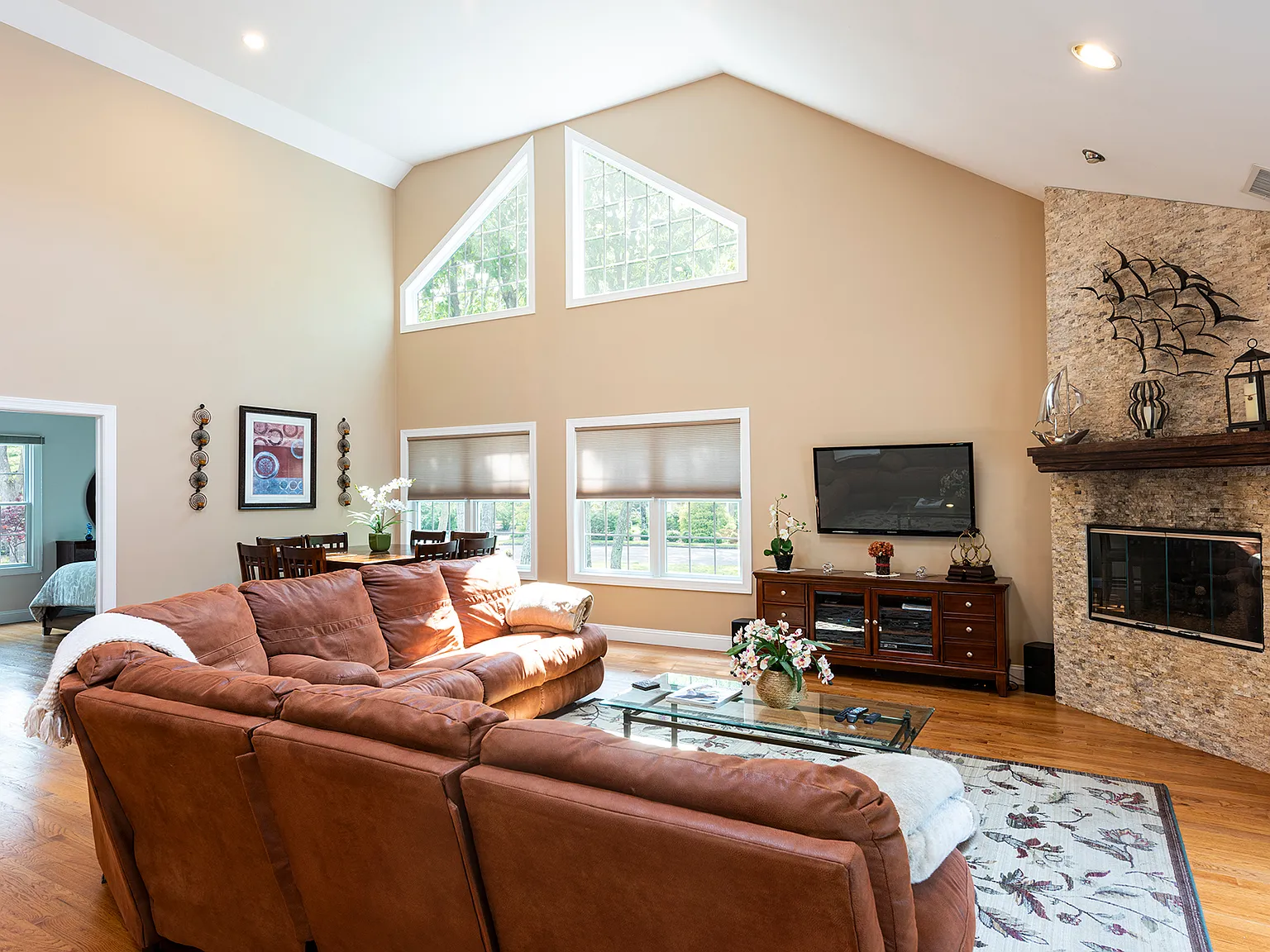 Four bedroom in Private Community — Photo 3