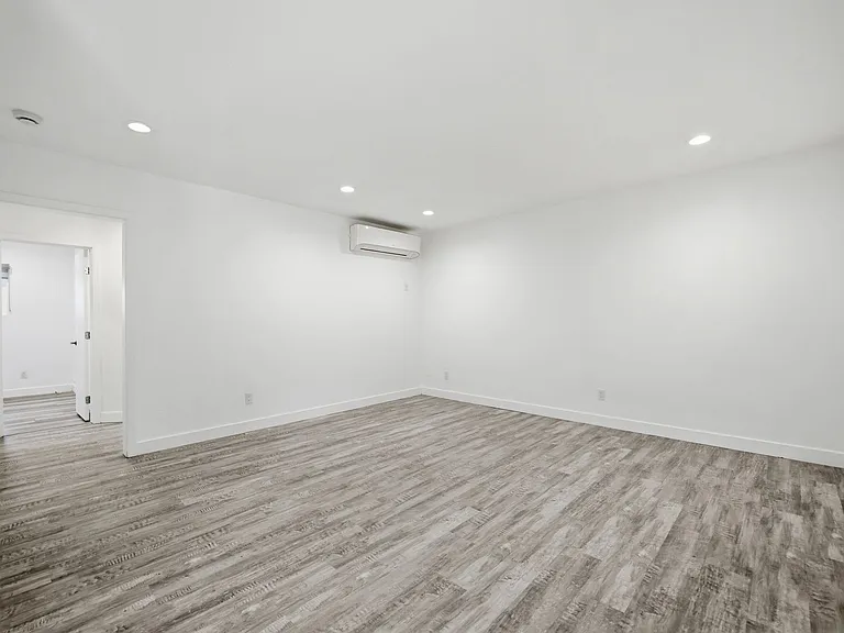 2561 W Avenue 30 — Photo 45