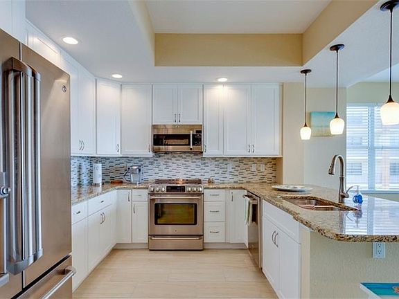 4th image of 19519 Gulf Blvd #401