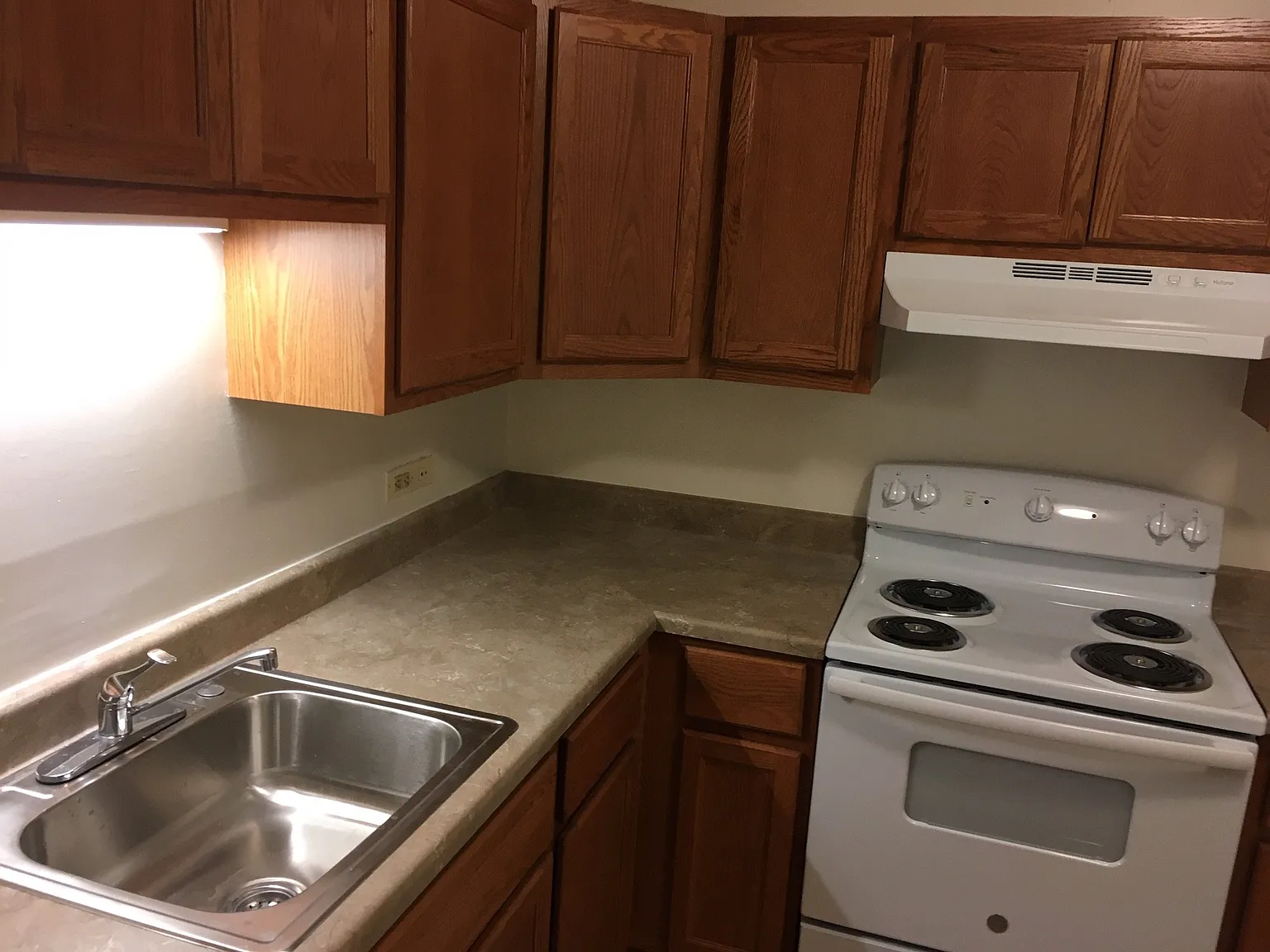 2 bed, $1,670 — Photo 2