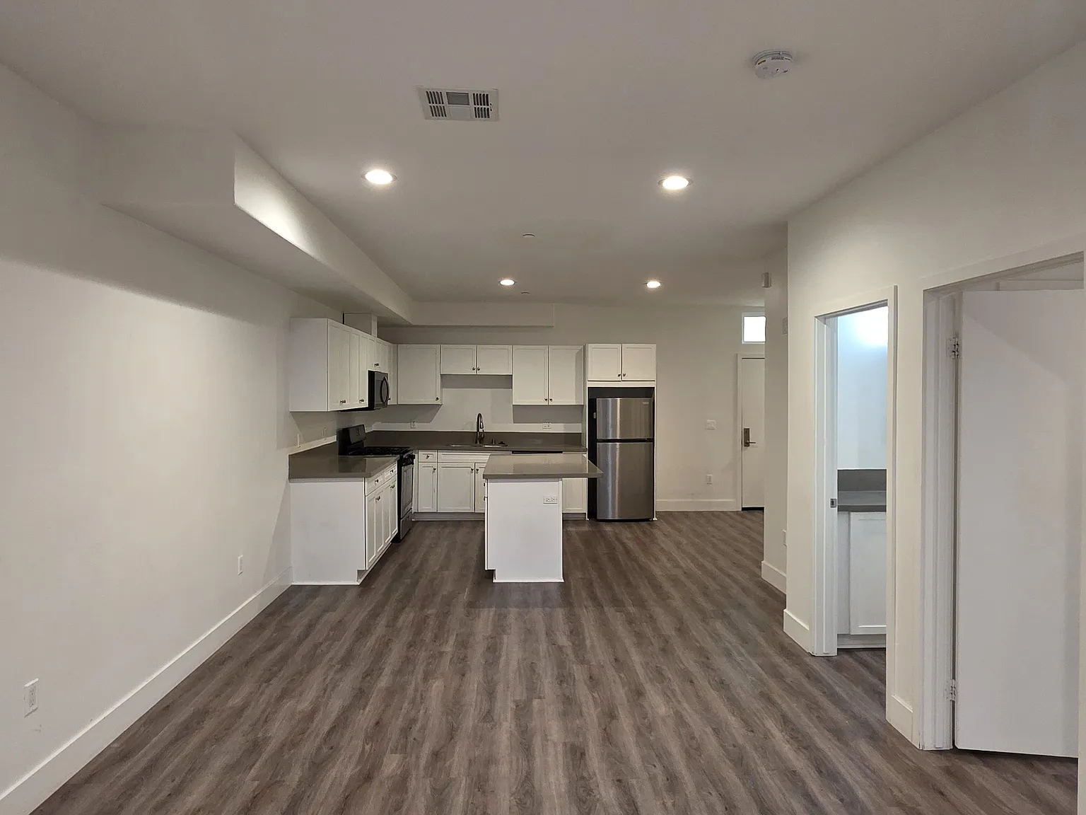 3 bed, 1738 sqft, $3,650 — Photo 4