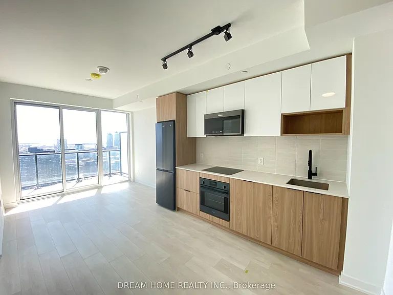5 Defries St #911 — Photo 3