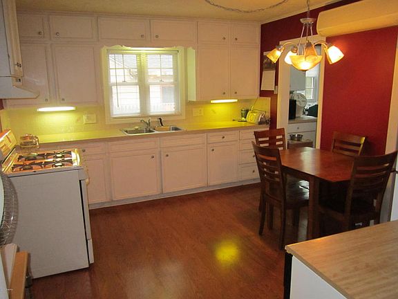 3rd image of 144 Clover St