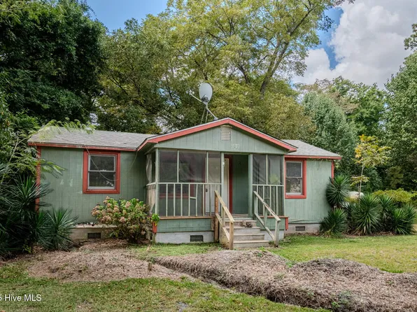 409 S Bodenheimer Street, Burgaw, NC 28425