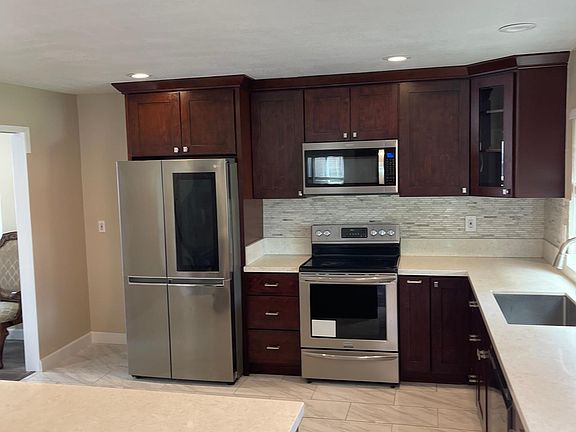 2nd image of 15518 Caulfield Ave