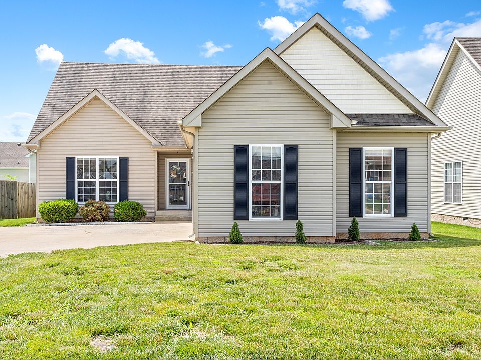1st image of 526 Oakmont Dr