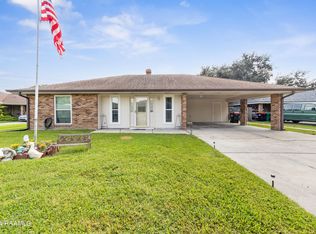 104 Saint James Dr, Lafayette, LA 70506