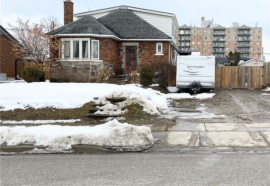 2nd image of 1167 Queenston Rd