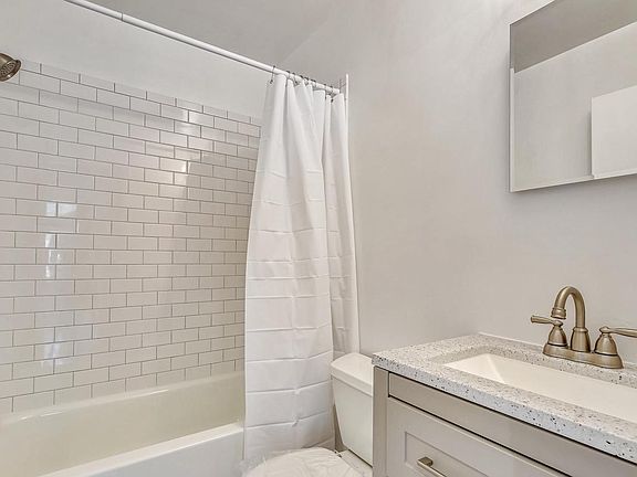 5th image of 1818 N Barton St