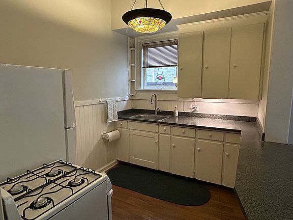 3rd image of 258 Madison Ave SE #4