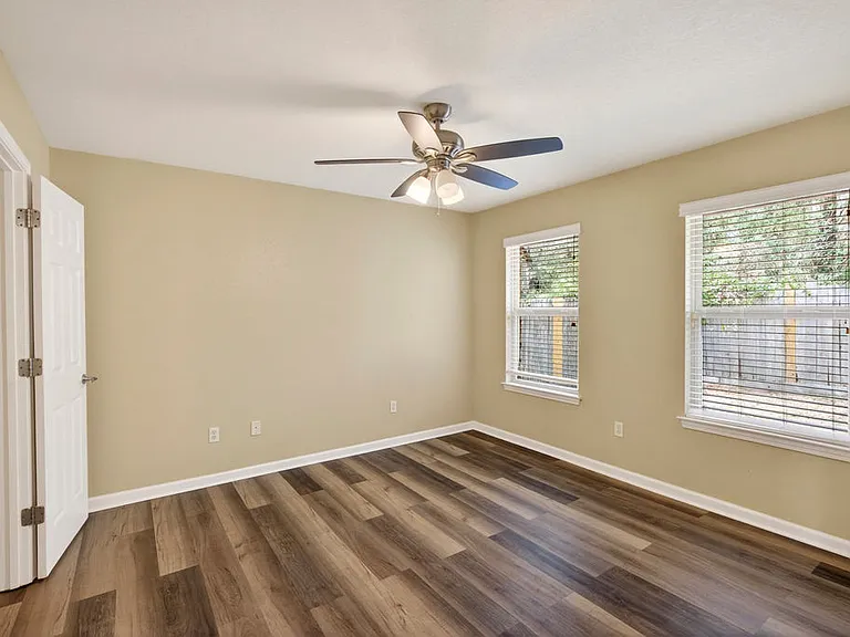 10261 English Manor Dr — Photo 13
