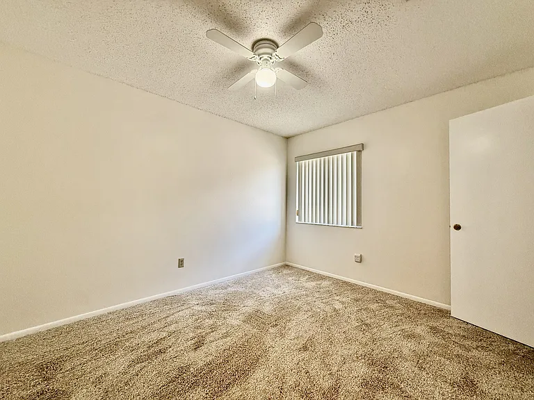 463 E Springtree Way — Photo 34
