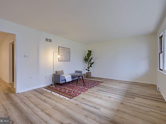 3rd image of 745 Reeceville Rd