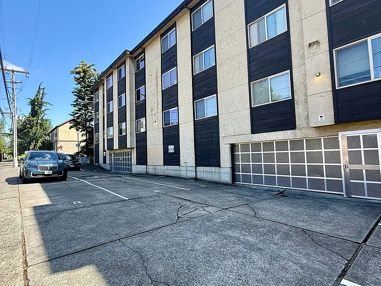 Tamarac Apartments — Photo 10