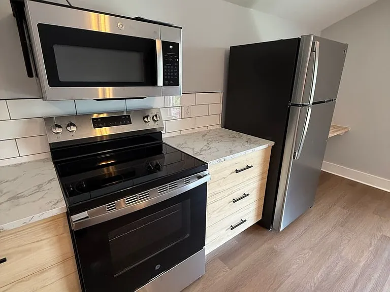 414 Center Ave — Photo 6
