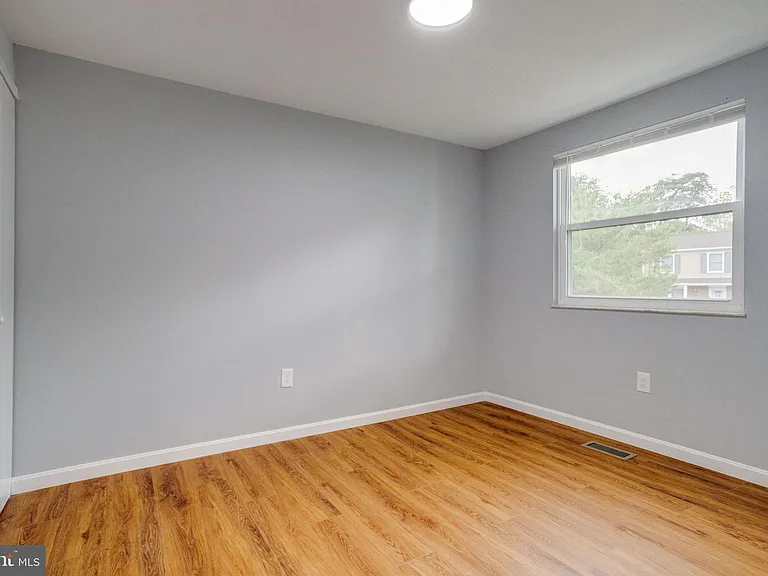 1359 Raleigh Dr — Photo 29