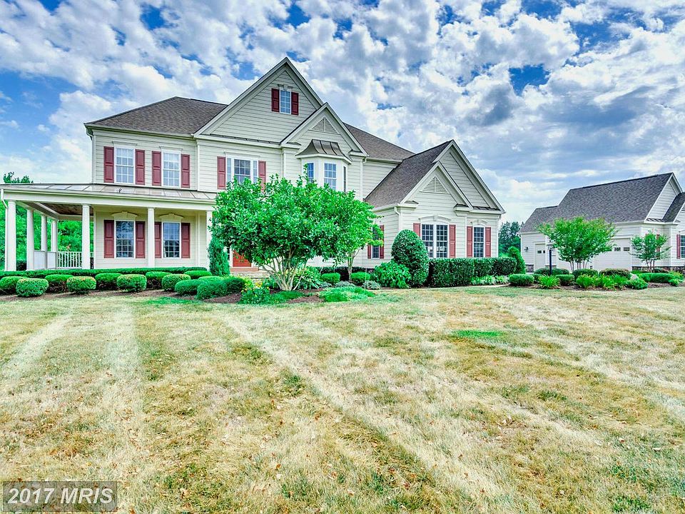 1st image of 10870 Meadow Walk Ln