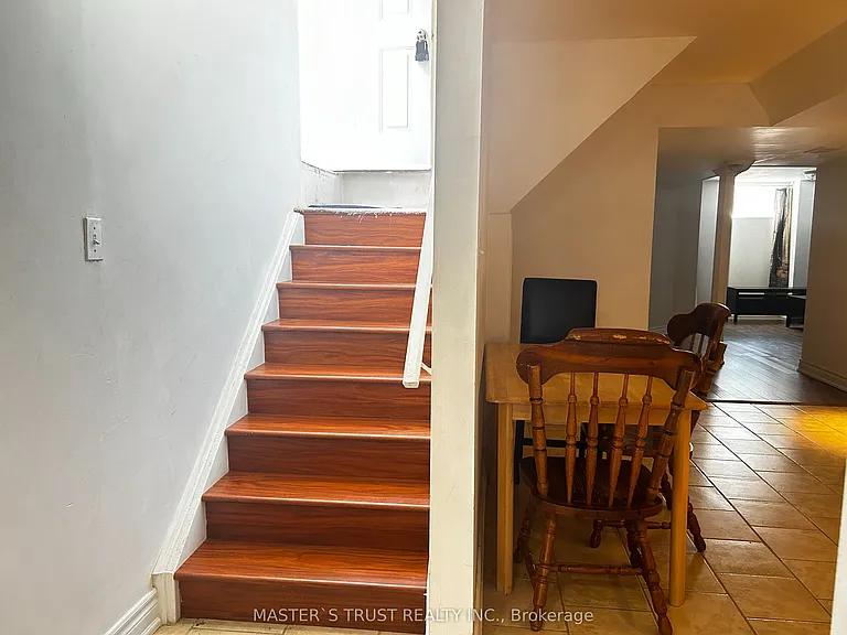 37 Levellands Cres — Photo 4