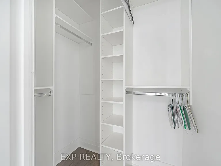 15 Zorra St #Penthouse 04 — Photo 9