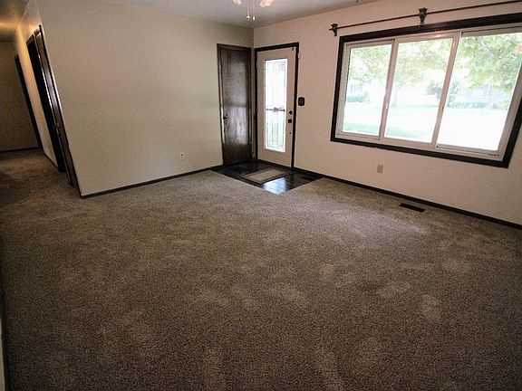 4th image of 10331 N 142nd St