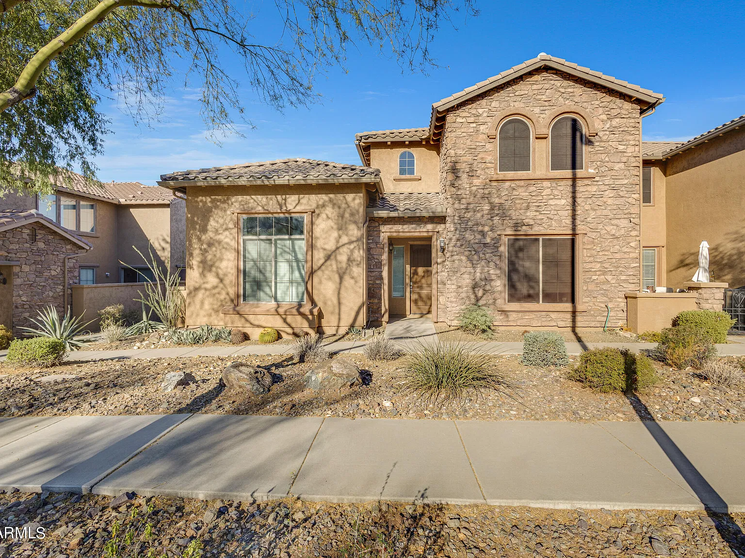3 bed, 2.5 bath, 2400 sqft, $2,495 — Photo 4