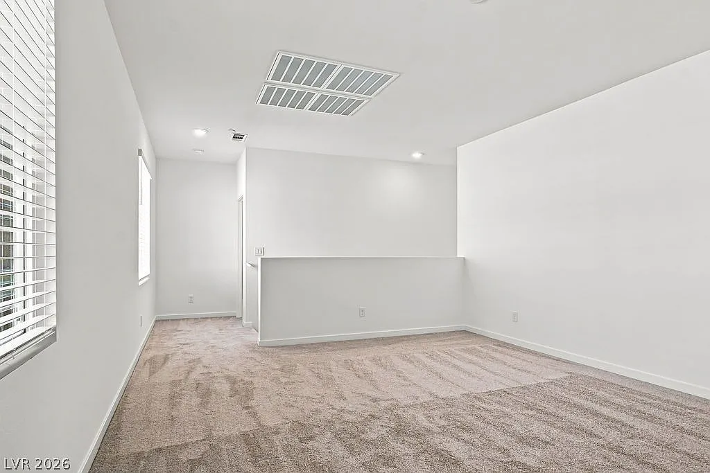 4 bed, 3.0 bath, 2660 sqft, $2,850 — Photo 4