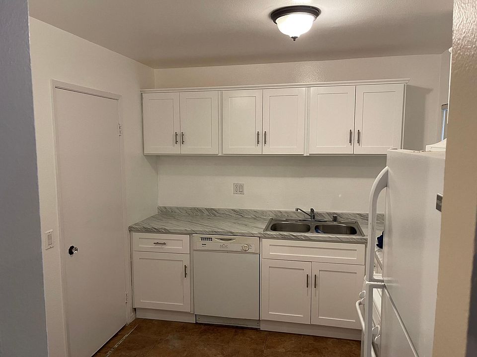 1st image of 18350 Hatteras St APT 215