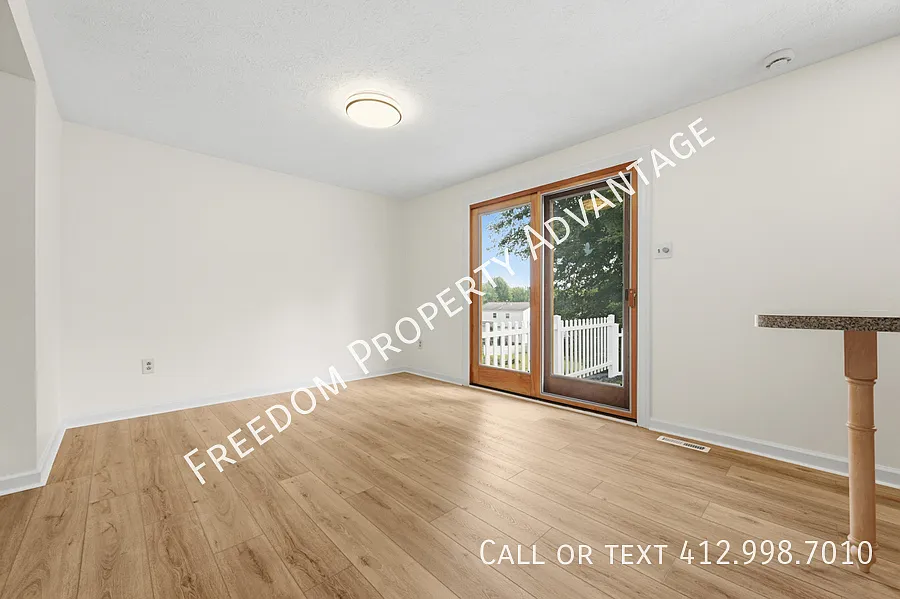 139 W Fair Meadows Dr - Canonsburg — Photo 2