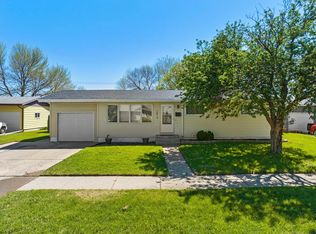 1817 4th St SW, Minot, ND 58701