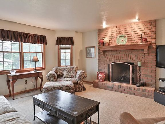 2nd image of 31 Canterbury Ct