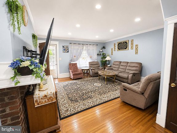 4th image of 1112 Allengrove St