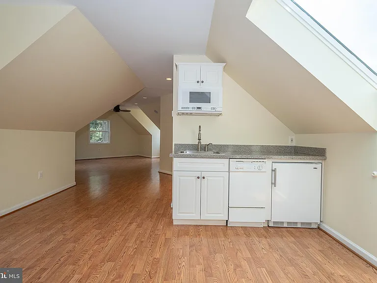 101 E Brookhaven Rd — Photo 79
