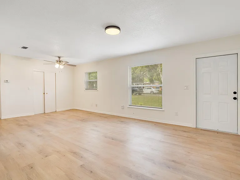 113 Kendra Ave — Photo 7