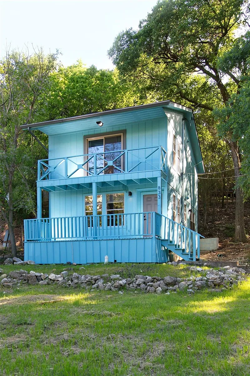 Building Photo - 833 Old Ranch Road 12