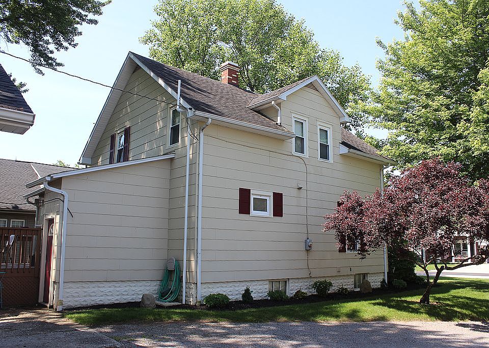 2nd image of 405 N Main St