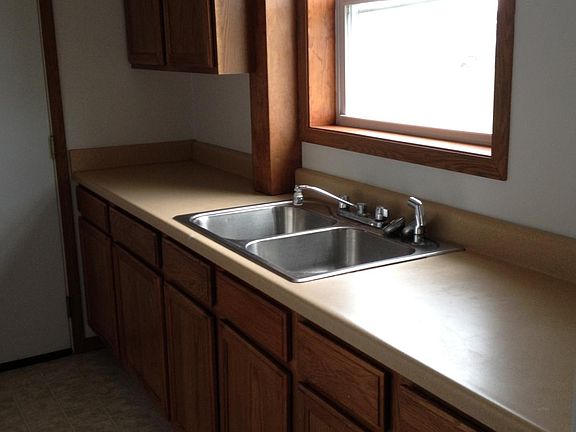 5th image of 702 Highland Ct