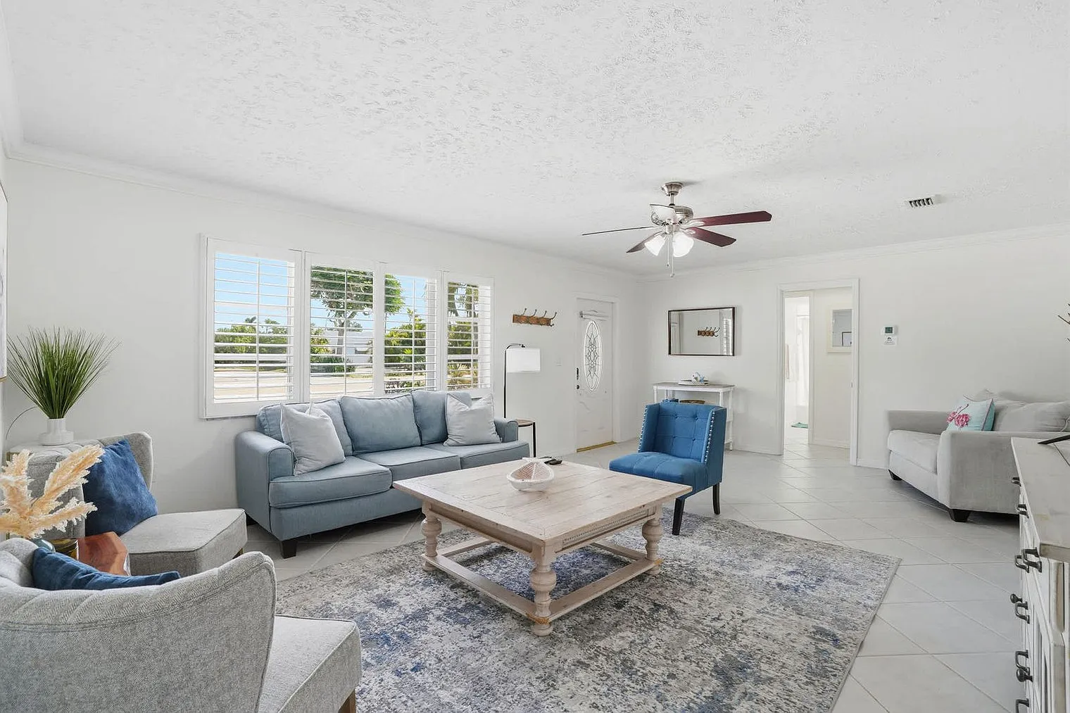 3 bed, 2.0 bath, 1657 sqft, $4,445 — Photo 2