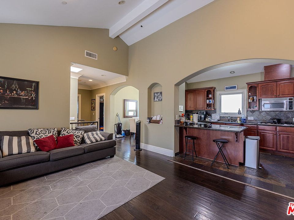 1st image of 1912 Vanderbilt Ln #C