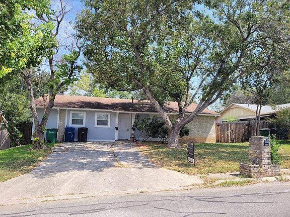 3rd image of 16418 Spruce Cove St