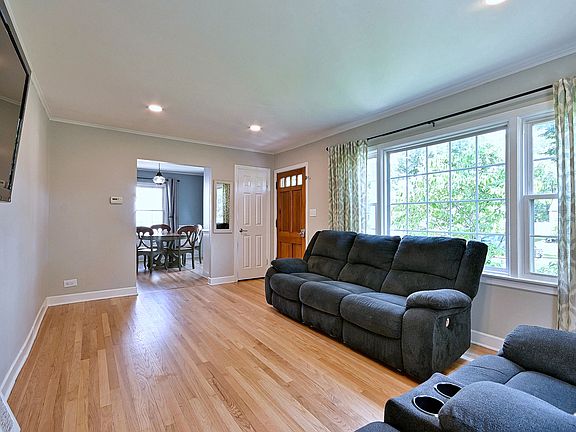4th image of 1034 S Saylor Ave