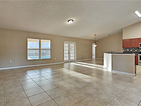 5th image of 2617 Vaughn Ave