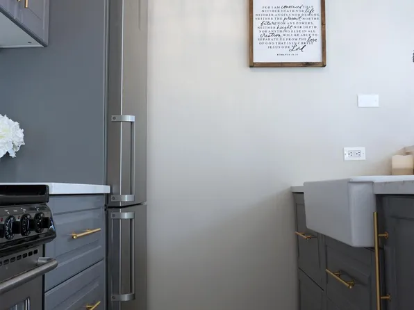 1221 N Dearborn St APT 204S, Chicago, IL 60610