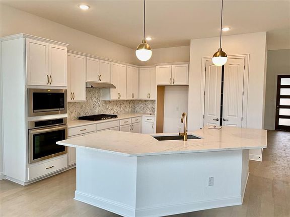 3rd image of 1013 Amber Creek Way