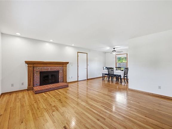 5th image of 11935 W 70th St
