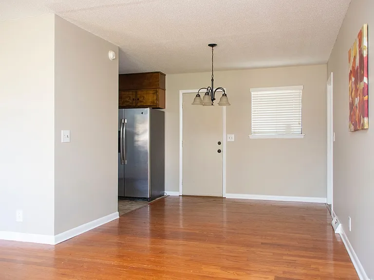 809 Bishop Cir — Photo 6